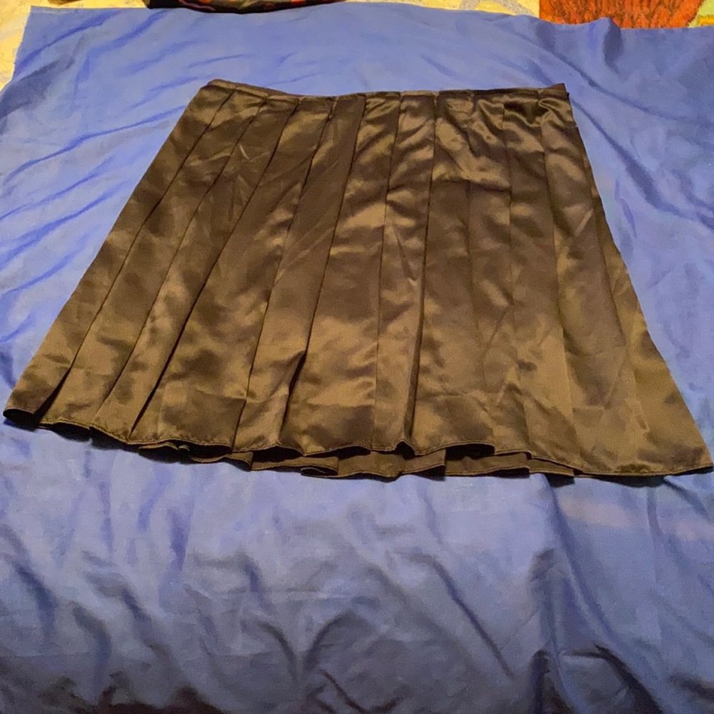 Pleated black skirt